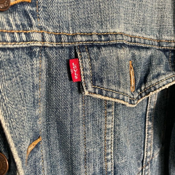 Vintage Levi’s denim jacket - Picture 2 of 4